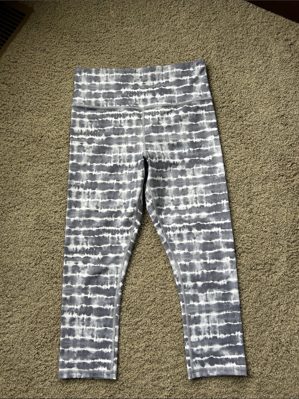 Athleta Gray Blue Tie-Dye Capri Leggings NWOT